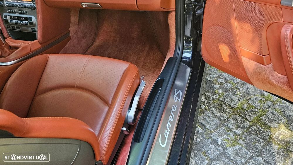 Porsche 911 (997) Carrera 4S - 12