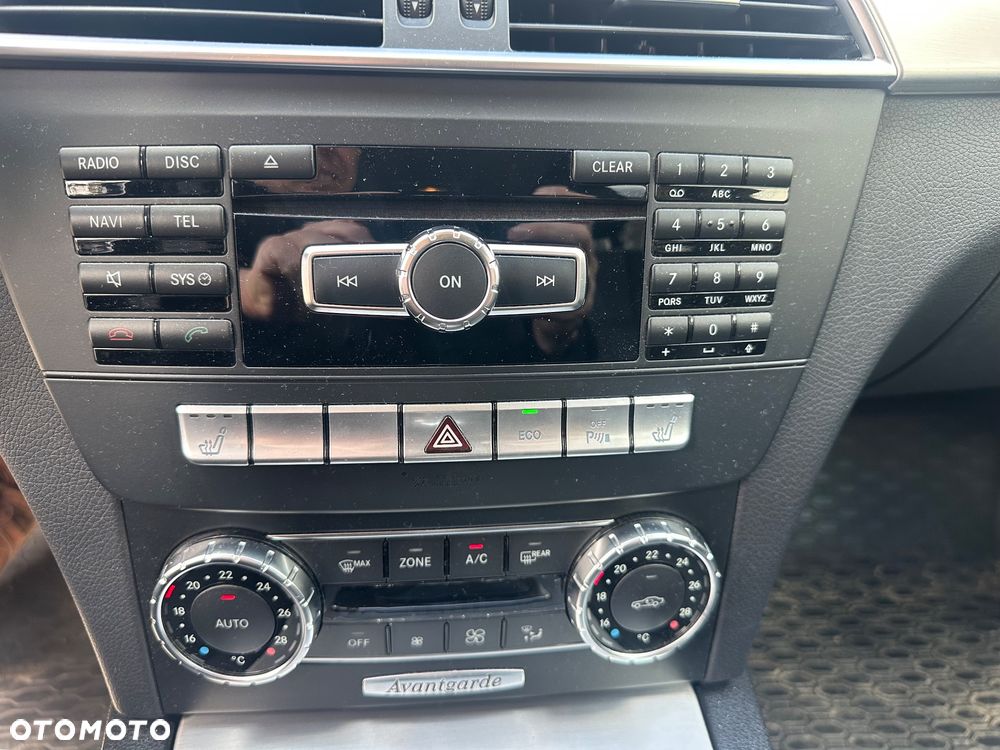 Mercedes-Benz Klasa C 180 CGI Automatik BlueEFFICIENCY Avantgarde - 32