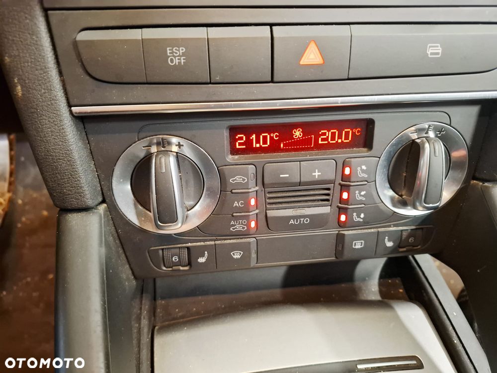 Panel Sterownik Klimatyzacji Nawiewu Grzanych Audi A3 8P 8P0820043BH - 1