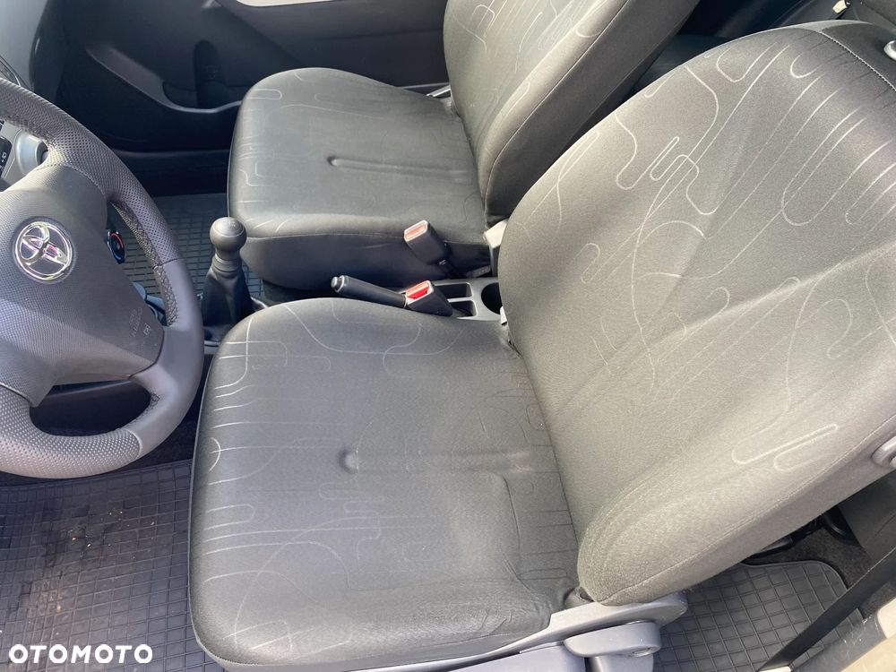 Toyota Yaris 1.0 Luna A/C - 11