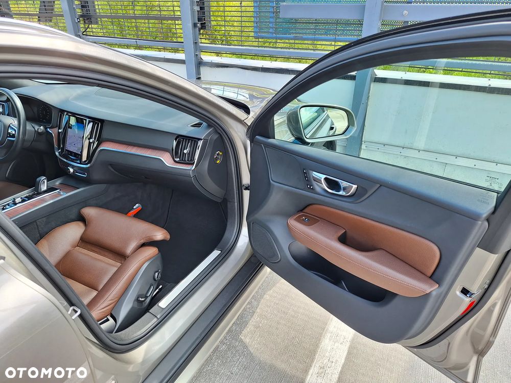 Volvo V60 Cross Country Pro B5 B AWD - 24