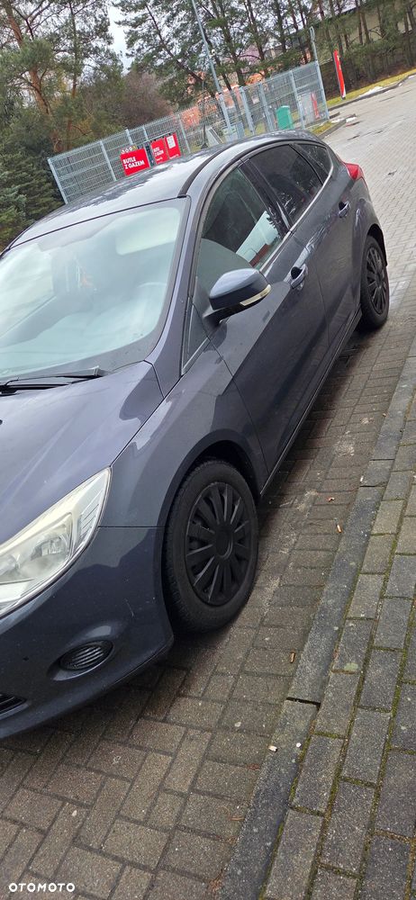 Ford Focus 1.6 Ambiente - 3
