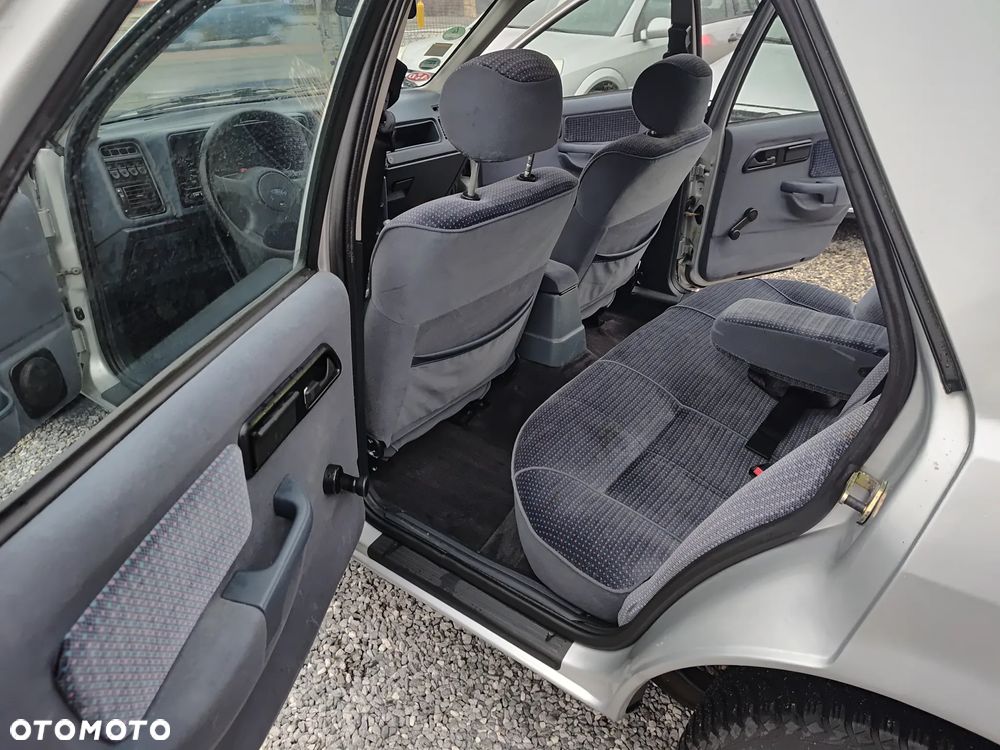 Ford Sierra 2.0 Ghia - 29