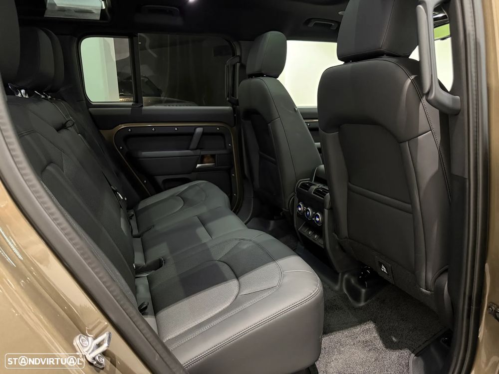 Land Rover Defender 2.0 P300e 110 AWD X-Dynamic SE - 9
