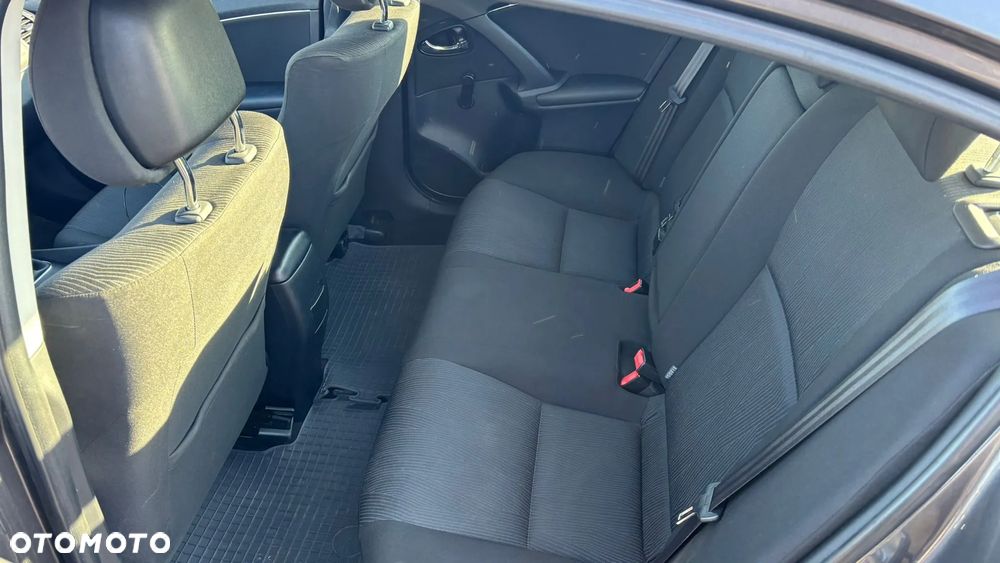 Toyota Avensis - 13