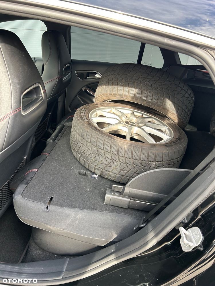 Mercedes-Benz CLA 220 4-Matic AMG Line - 14