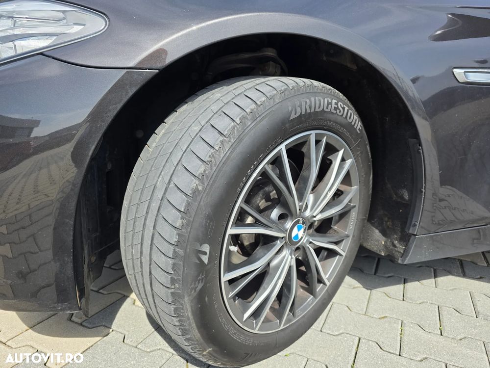 BMW Seria 5 520d xDrive AT - 17