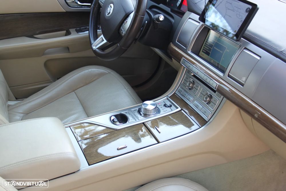 Jaguar XF 3.0 D V6 S Premium Luxury - 22
