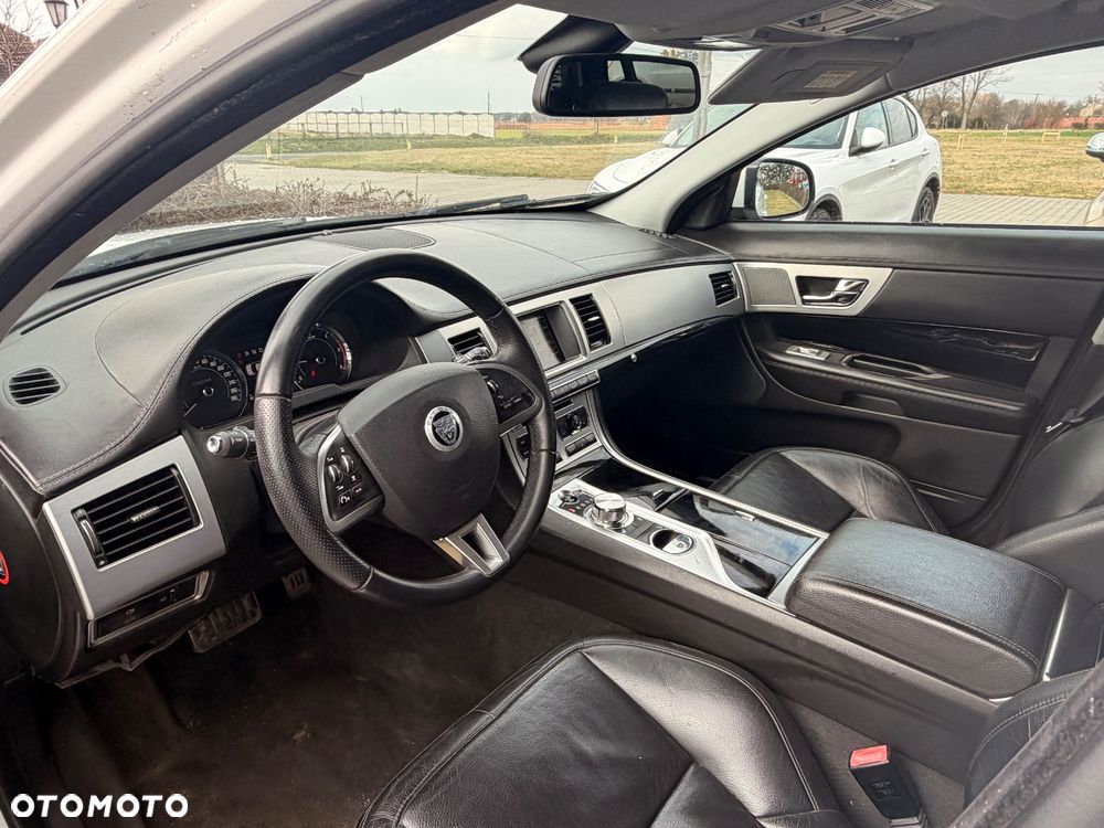 Jaguar XF 2.2 D Premium Luxury - 14