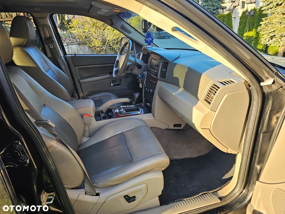 Jeep Grand Cherokee - 14