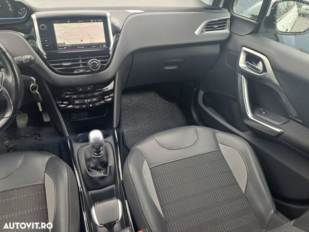 Peugeot 2008 PureTech 130 Allure Pack - 6