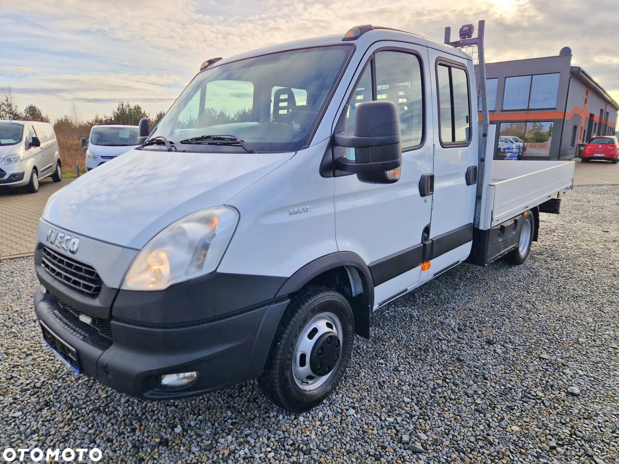 Iveco 35C17 3,0 HPI 170 KONNA DOKA 7 OSOBOWA BRYGADÓWKA 96T/KM PRZEBIEGU GWARANCJA HDS HMF 1670KG UDŻWIGU 3,3M SKRZYNIA BLIŻNIAKI DO 3,5T - 2