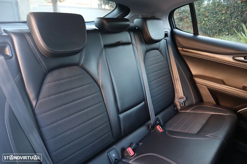 Alfa Romeo Stelvio 2.2 D AT8 - 22