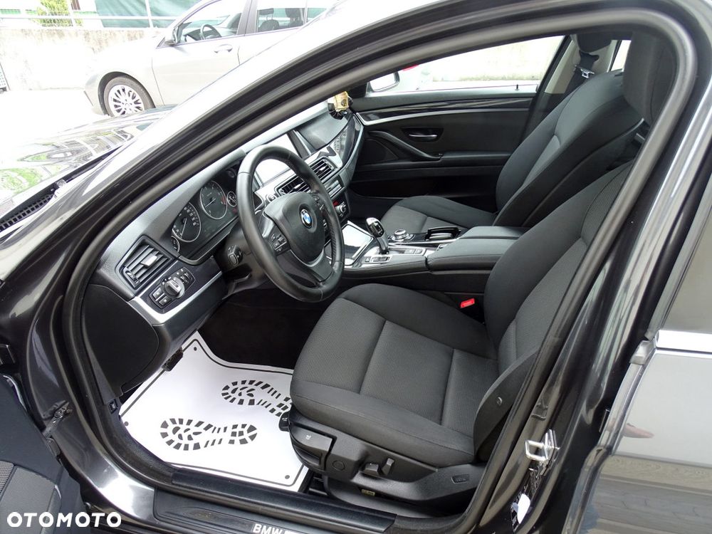BMW Seria 5 525d - 11