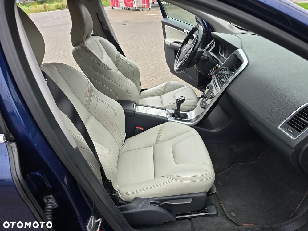 Volvo XC 60 D4 Drive-E Ocean Race - 16