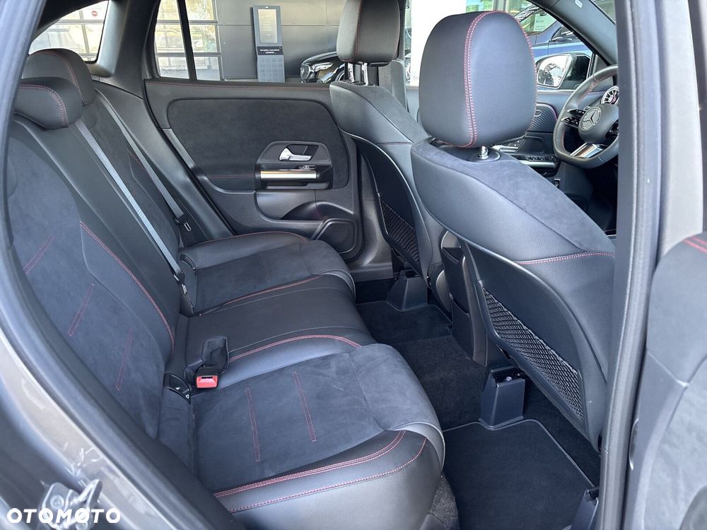 Mercedes-Benz GLA - 15