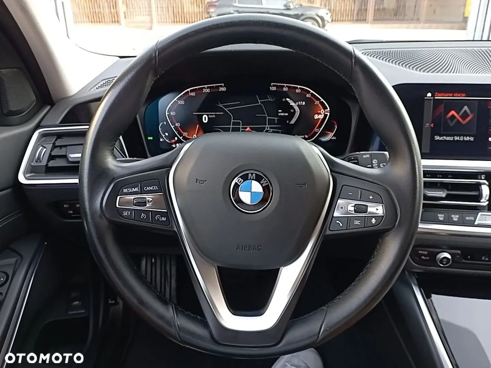 BMW Seria 3 318i - 12