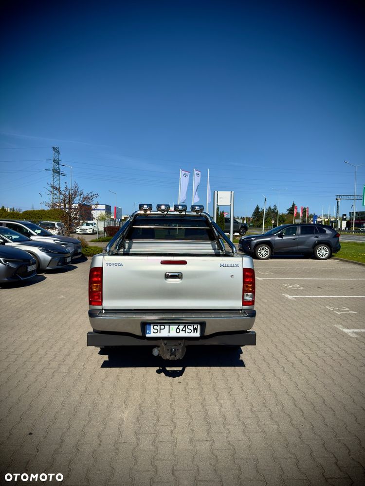 Toyota Hilux 2.5 D-4D SR5 - 6