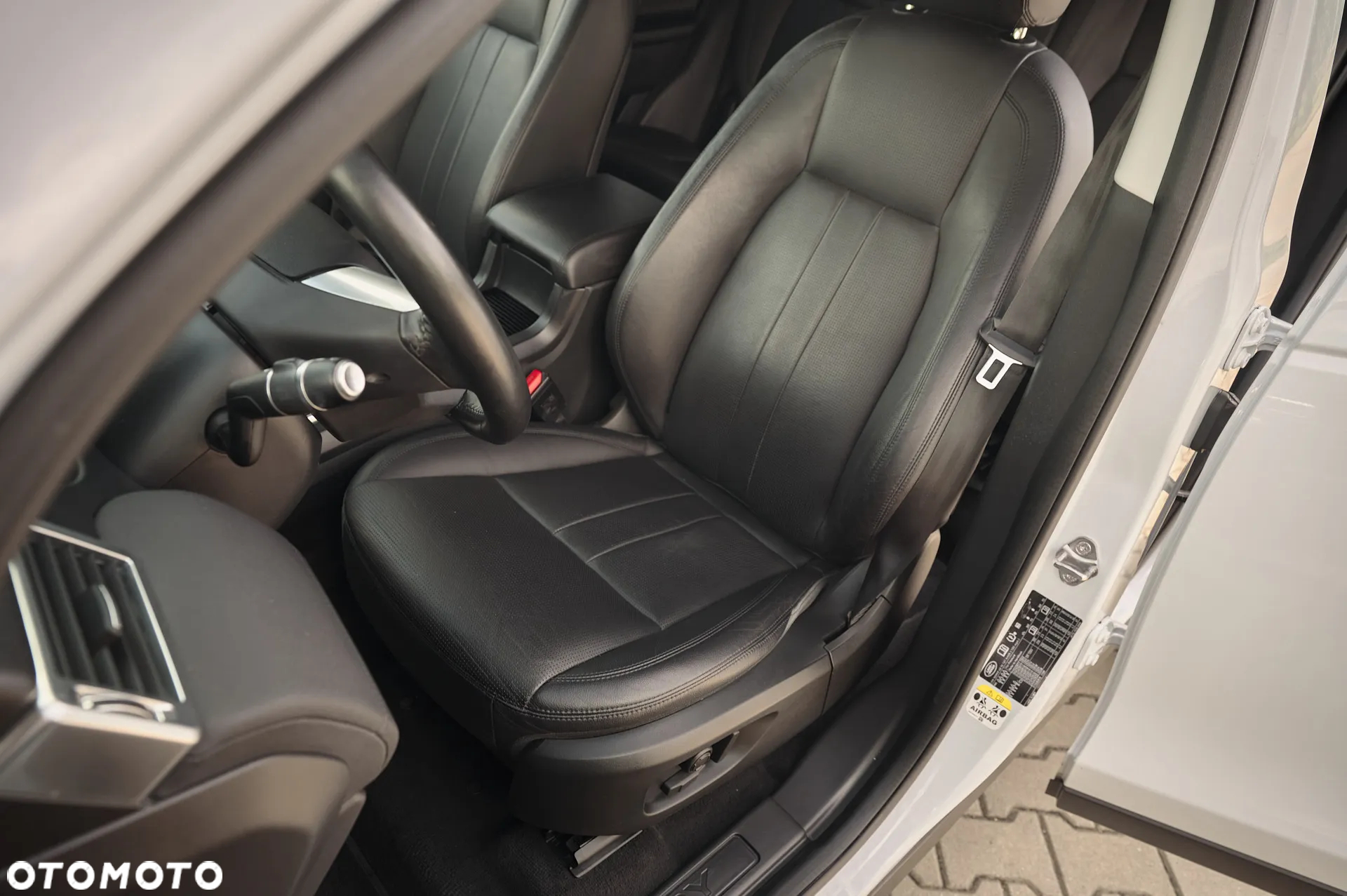 Land Rover Discovery Sport 2.0 eD4 HSE Luxury - 28