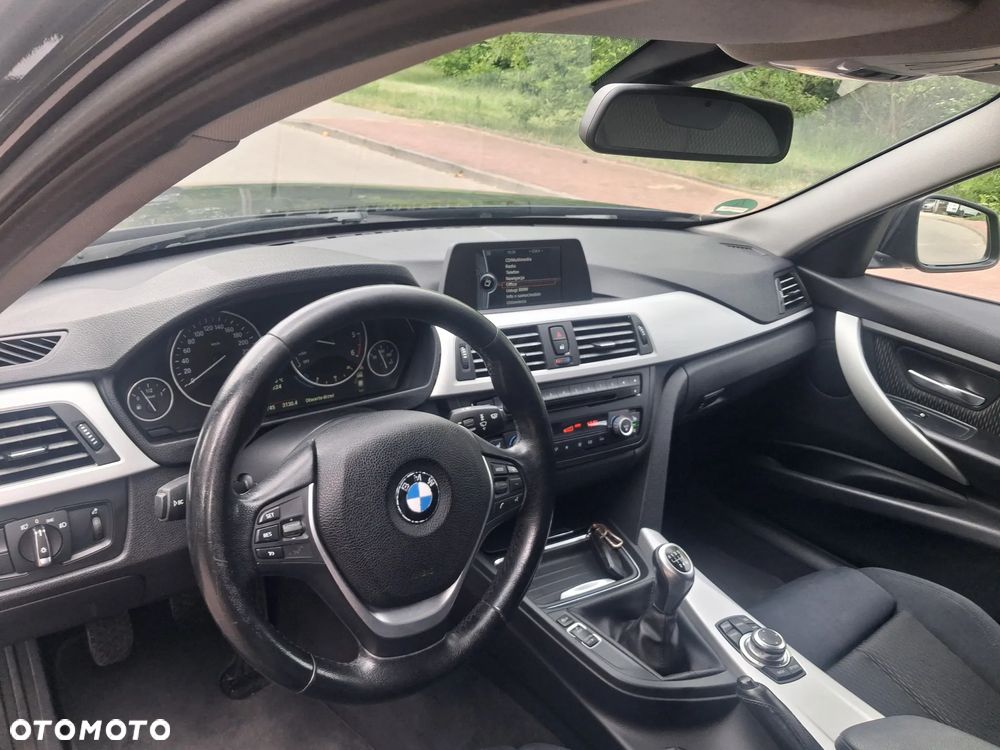 BMW Seria 3 318d Sport Line - 22