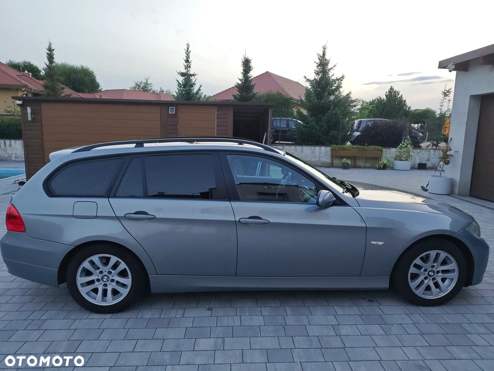 BMW Seria 3 320i - 1