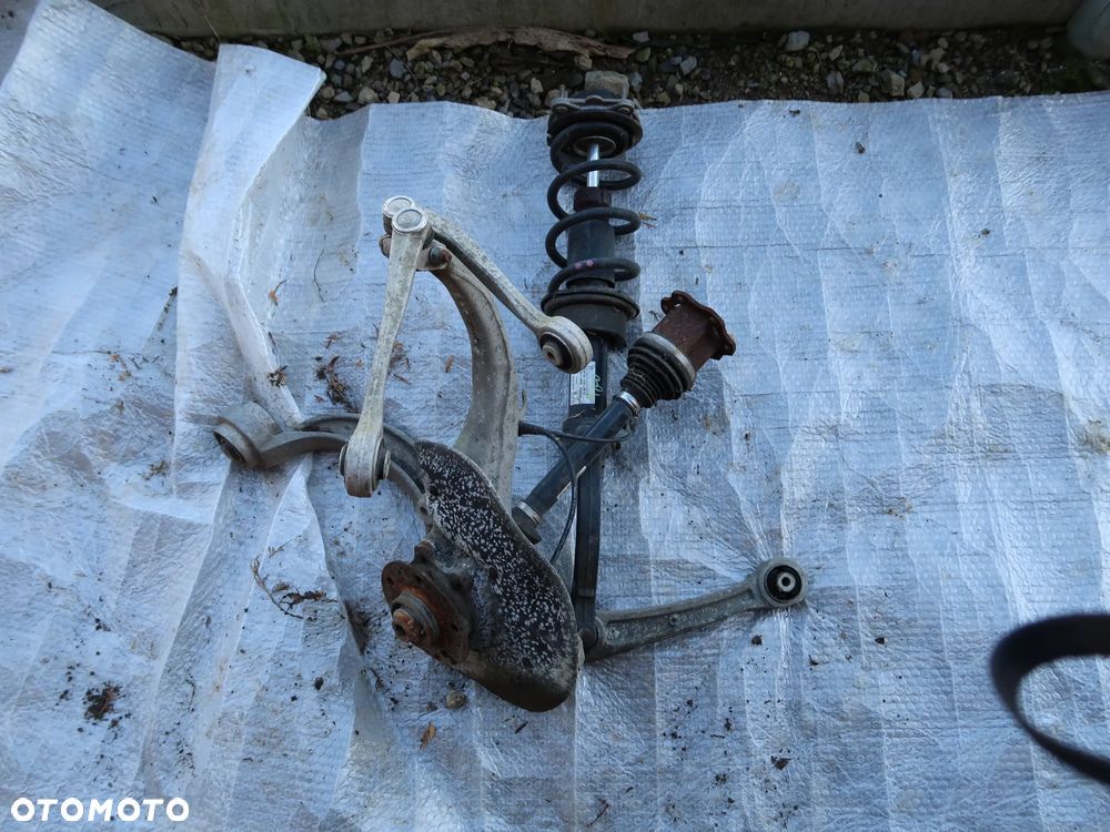 Zawieszenie Audi A6 C7 lewa strona 4G8031F - 1