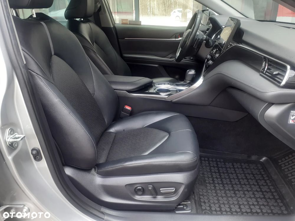 Toyota Camry 2.5 Hybrid Executive CVT - 23