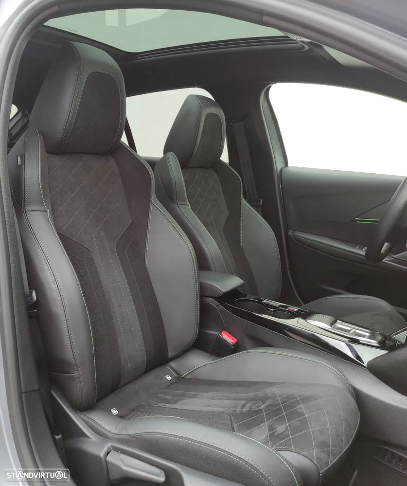 Peugeot e-208 GT - 24
