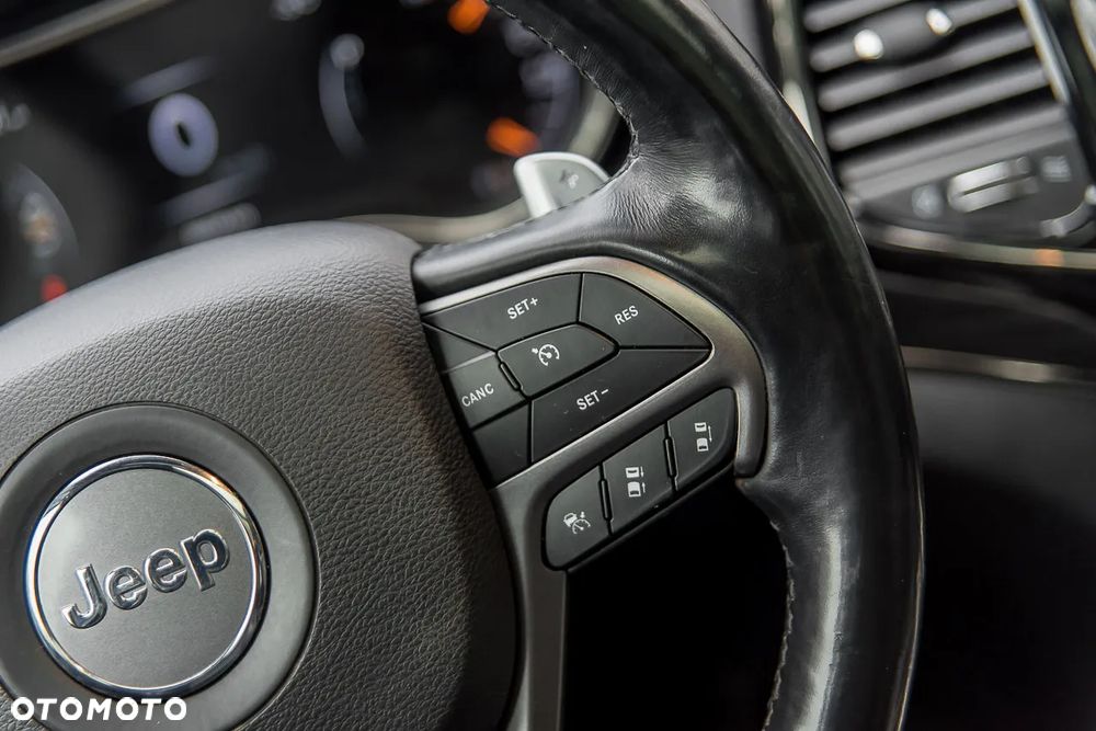 Jeep Grand Cherokee - 21