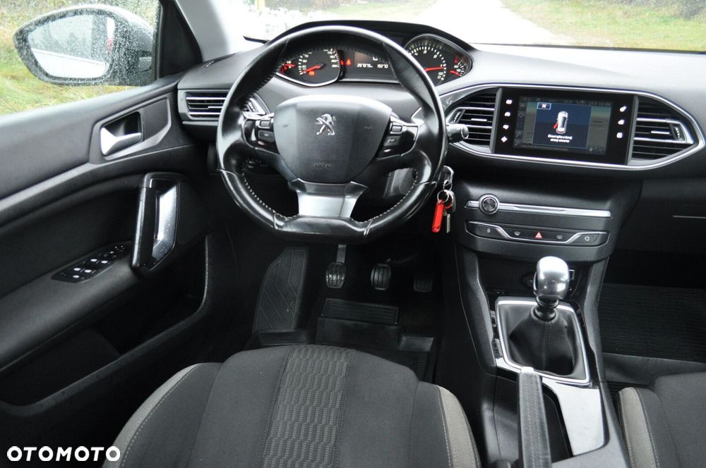 Peugeot 308 - 8