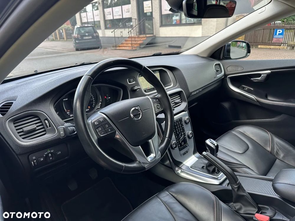Volvo V40 Cross Country D2 Drive-E Ocean Race - 13
