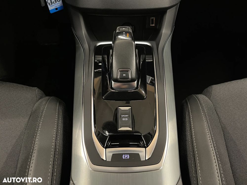Peugeot 308 1.2 L PureTech Turbo S&S EAT8 Allure Pack - 23