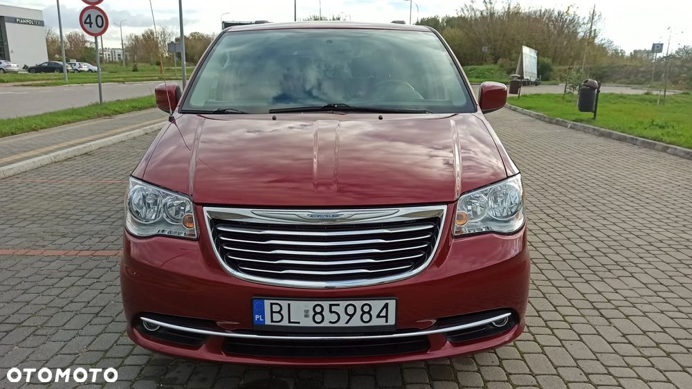 Chrysler Town & Country - 8