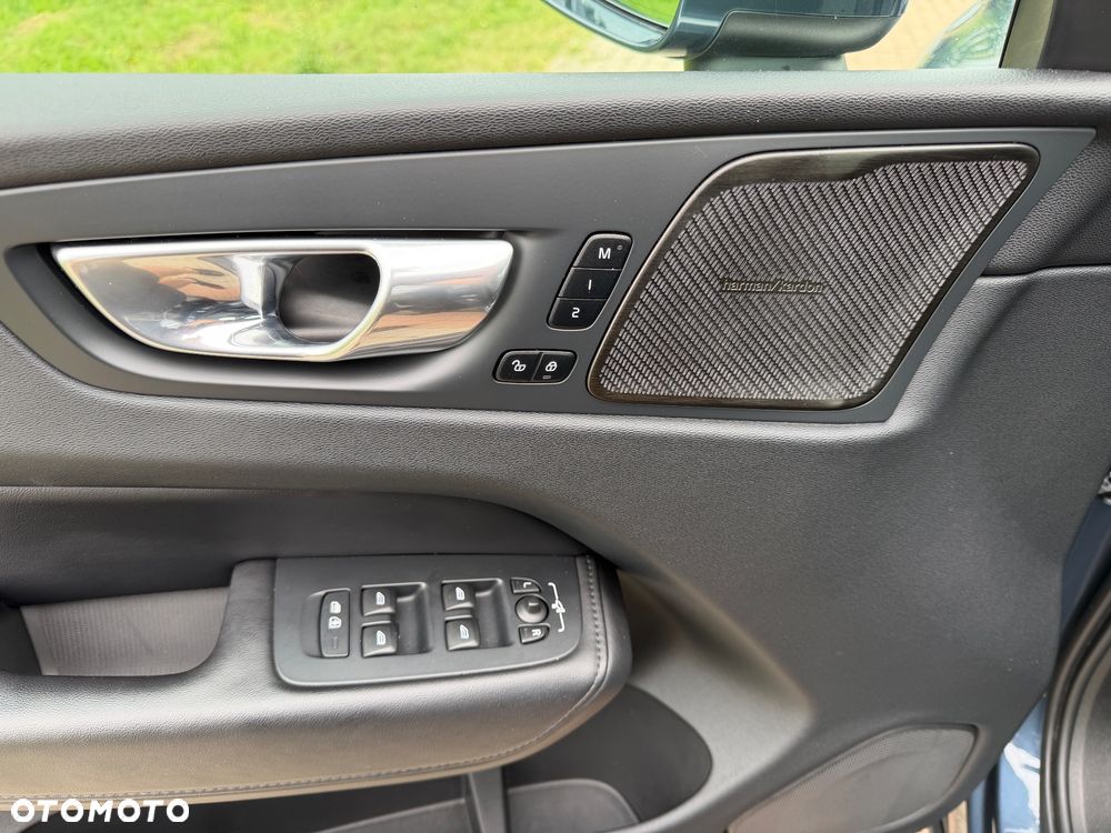 Volvo XC 60 B4 D AWD Momentum Pro - 4