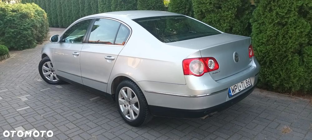 Volkswagen Passat 2.0 TDI Comfortline - 8