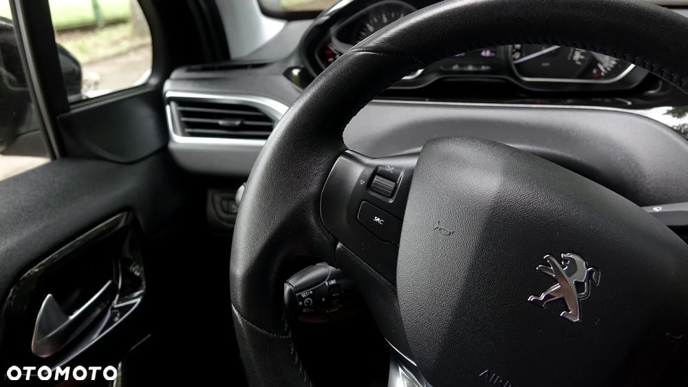 Peugeot 208 120 VTI Allure - 16