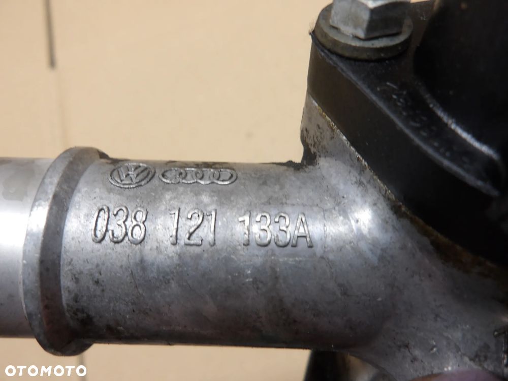 PASSAT B5 FL SEDAN 1.9TDI OBUDOWA TERMOSTATU 038121133A - 6