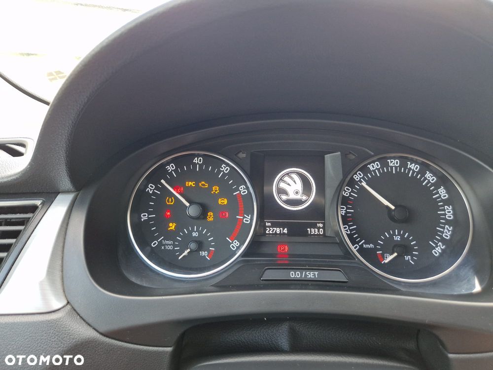 Skoda RAPID 1.2 TSI Ambition - 9