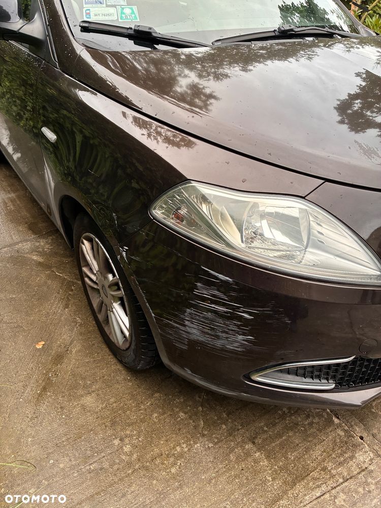 Lancia Ypsilon Y 0.9 TwinAir Turbo 8V Gold - 11