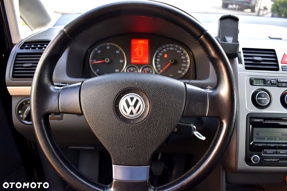 Volkswagen Touran 2.0 TDI DPF Highline - 25