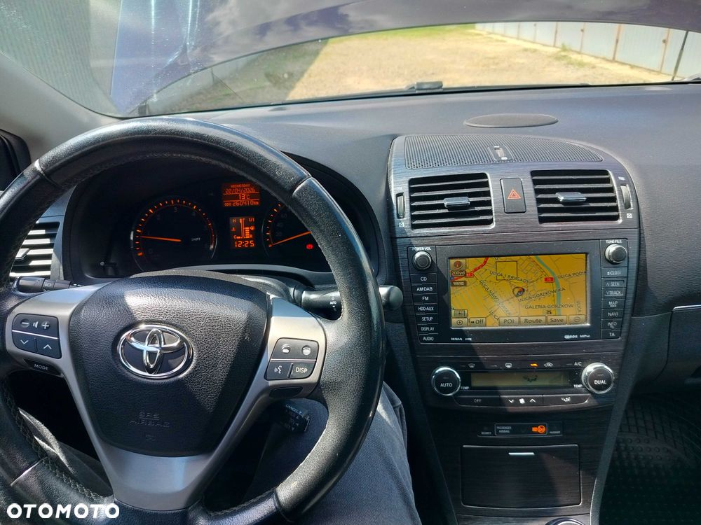 Toyota Avensis - 8