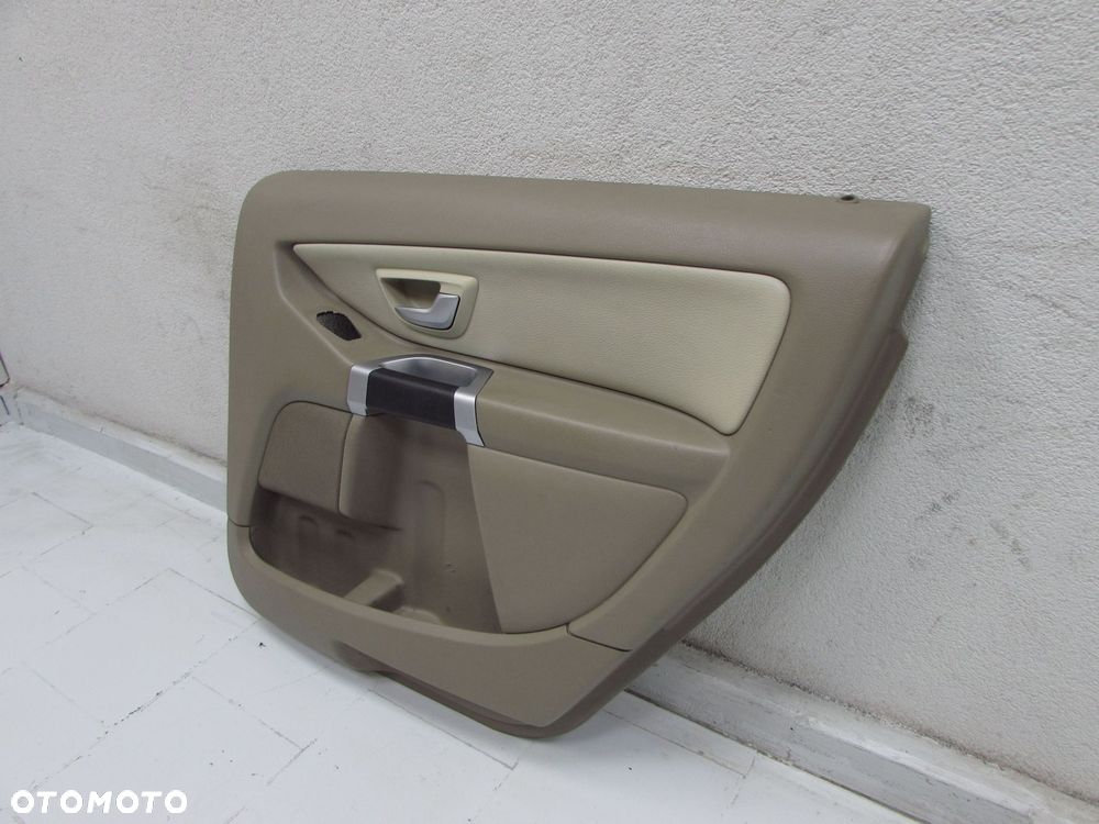 VOLVO XC90 LIFT BOCZEK TAPICERKA DRZWI TYL PRAWY BEZ OAK - 2