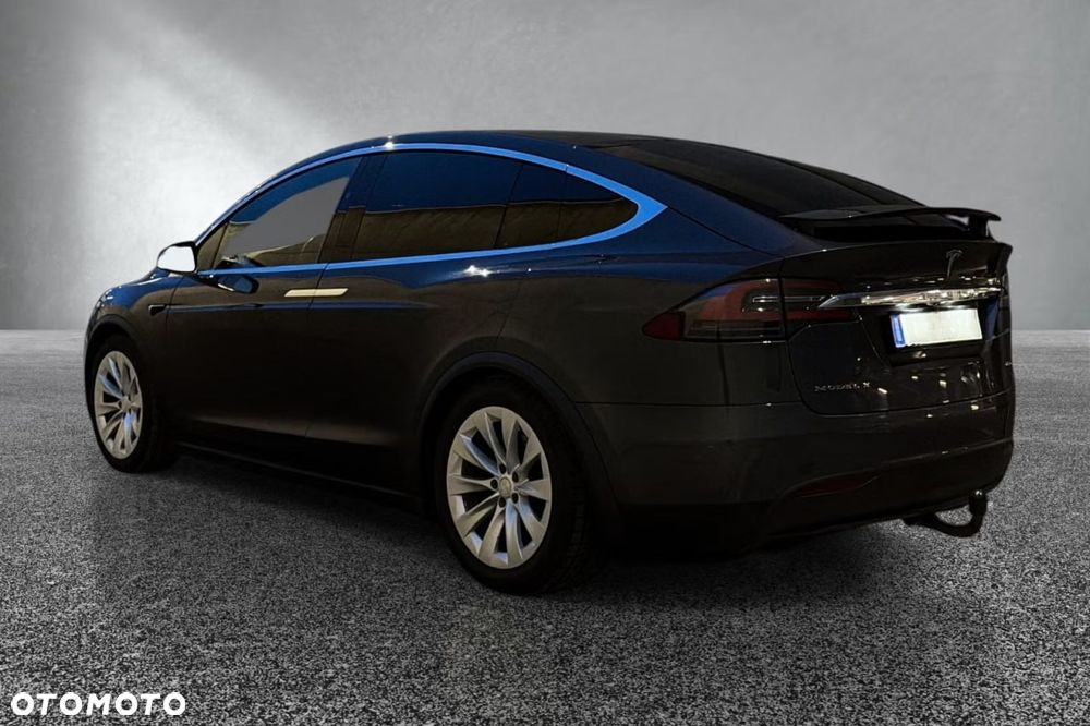 Tesla Model X - 6