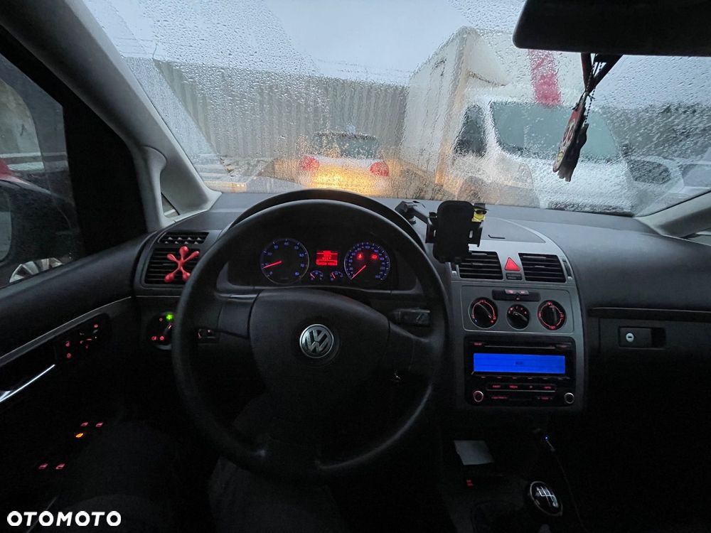 Volkswagen Touran - 11