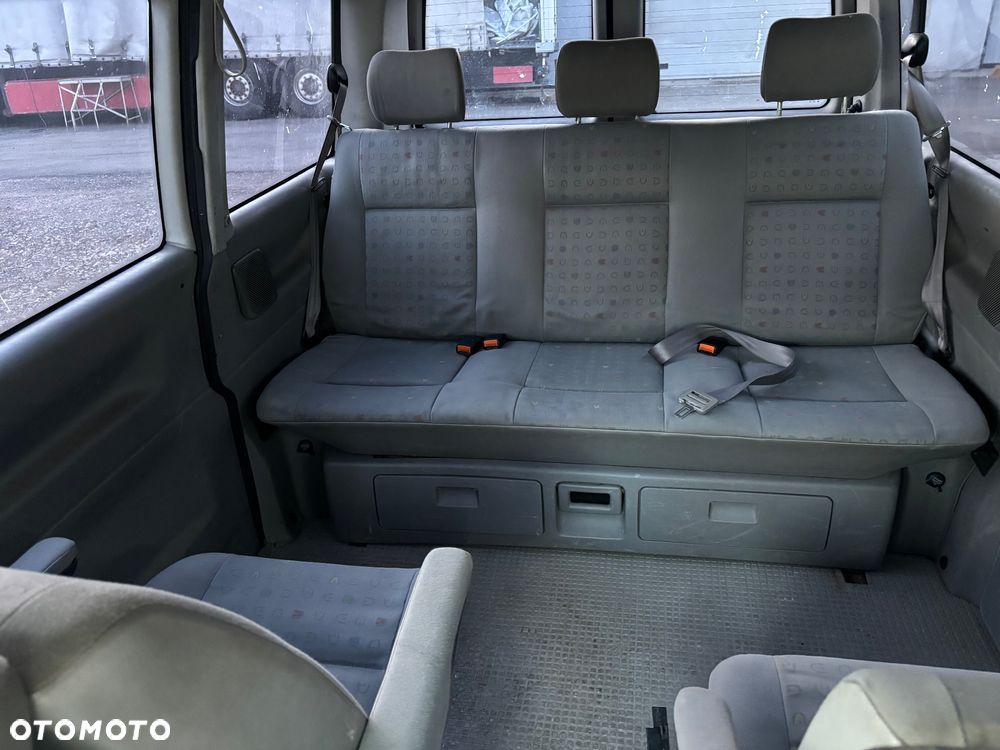 Volkswagen Multivan Standard - 10