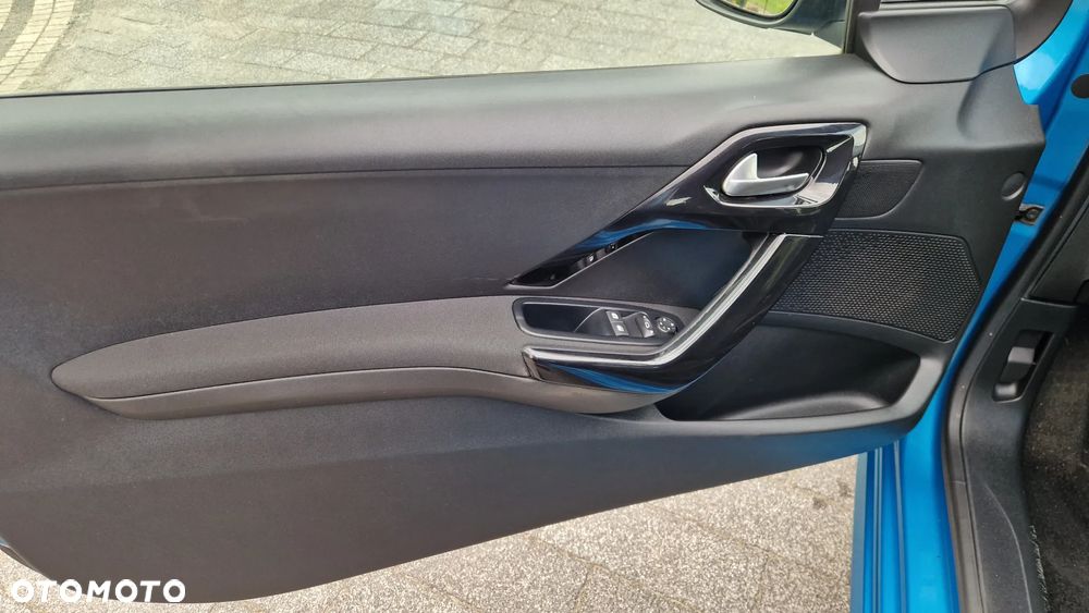 Peugeot 208 - 18