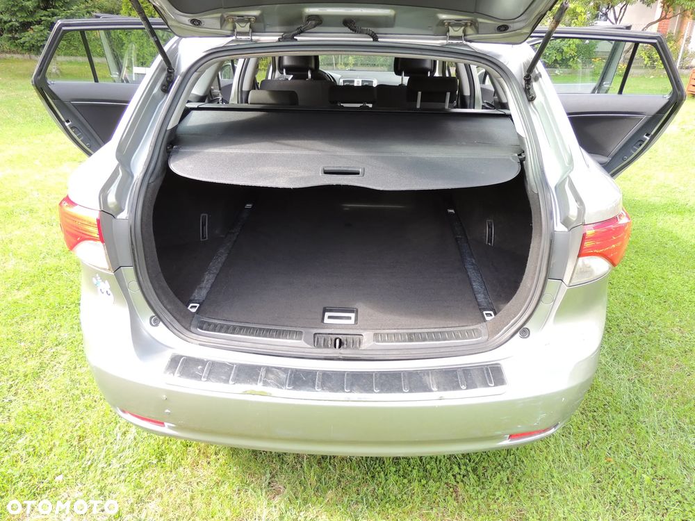 Toyota Avensis 2.0 D-4D Active - 6