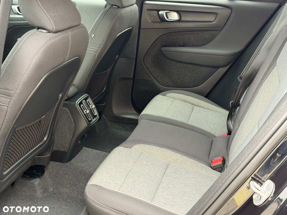 Volvo XC 40 B3 B DKG Plus Black Edition - 33