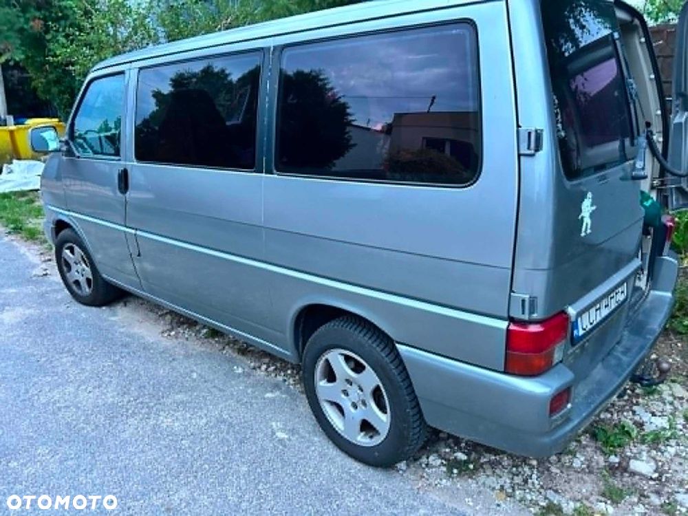 Volkswagen Caravelle - 2
