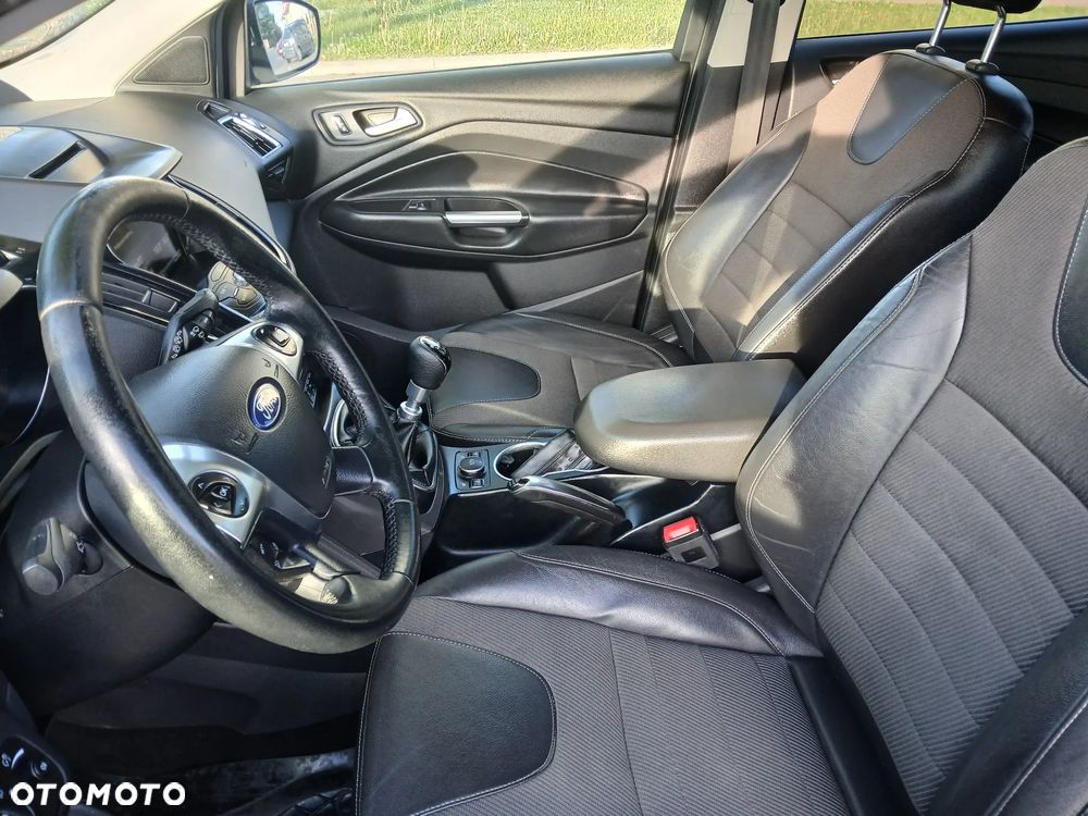 Ford Kuga 2.0 TDCi 2x4 Titanium - 16